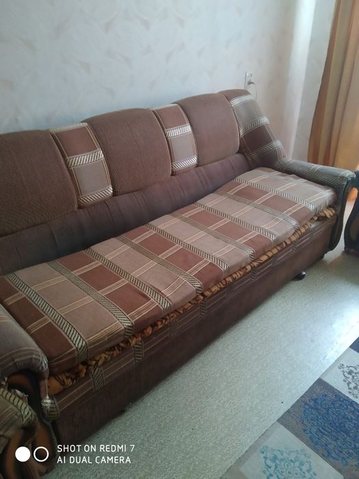 Продаётся диван с 2 креслами