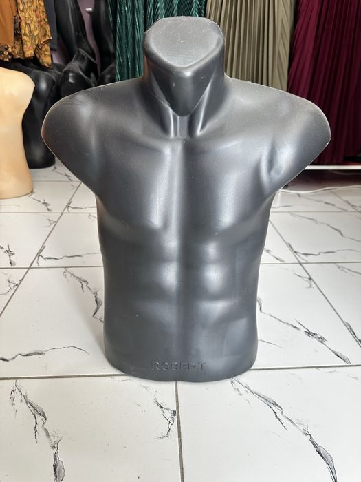 Manekyen kiyim uchun