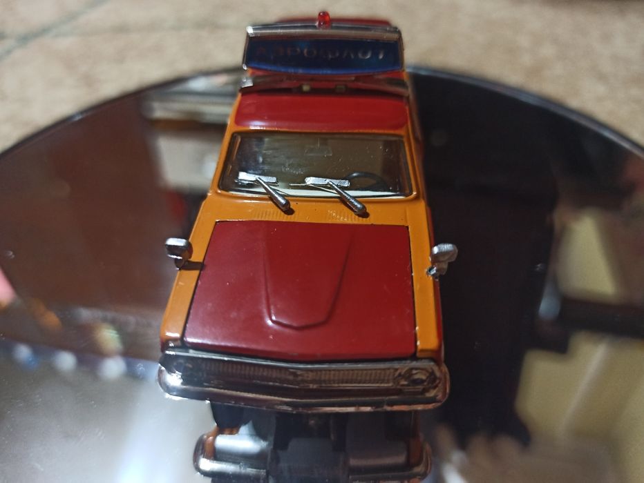 Модель Волга газ 2402 Аэрофлот 1/43