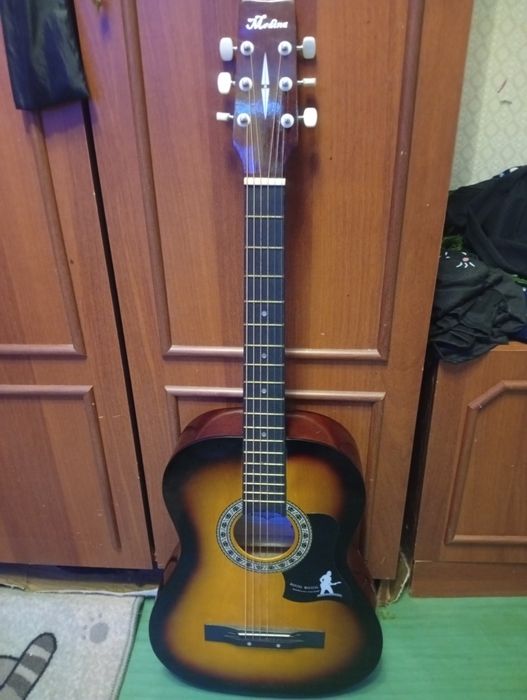срочно продам гитару MADINA