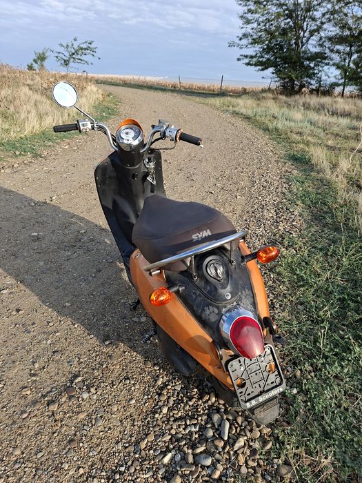 Vand scuter 4 timpi pentru piese