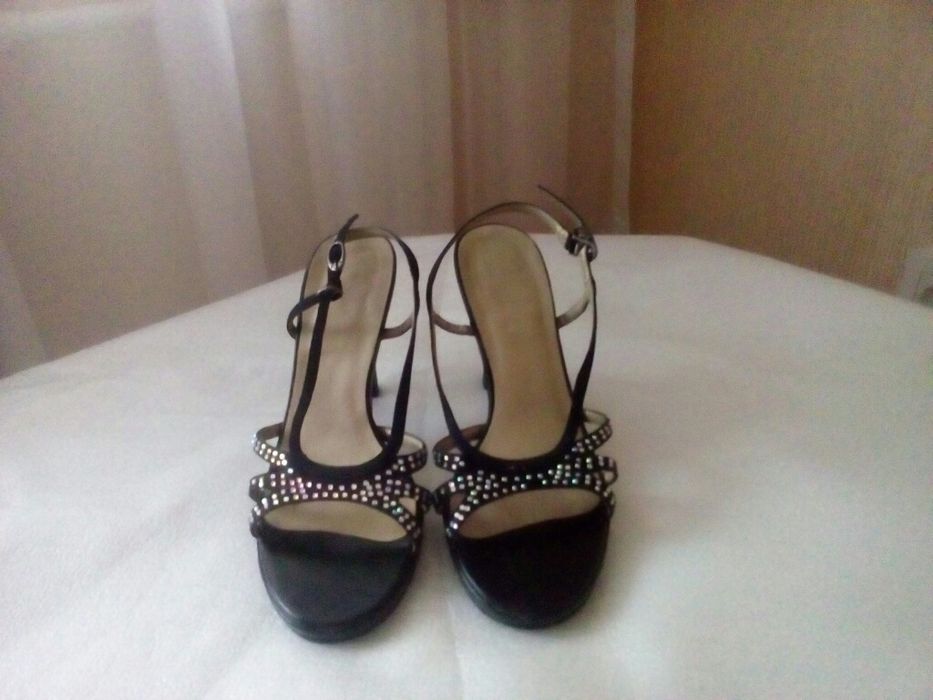 Босоножки.                .