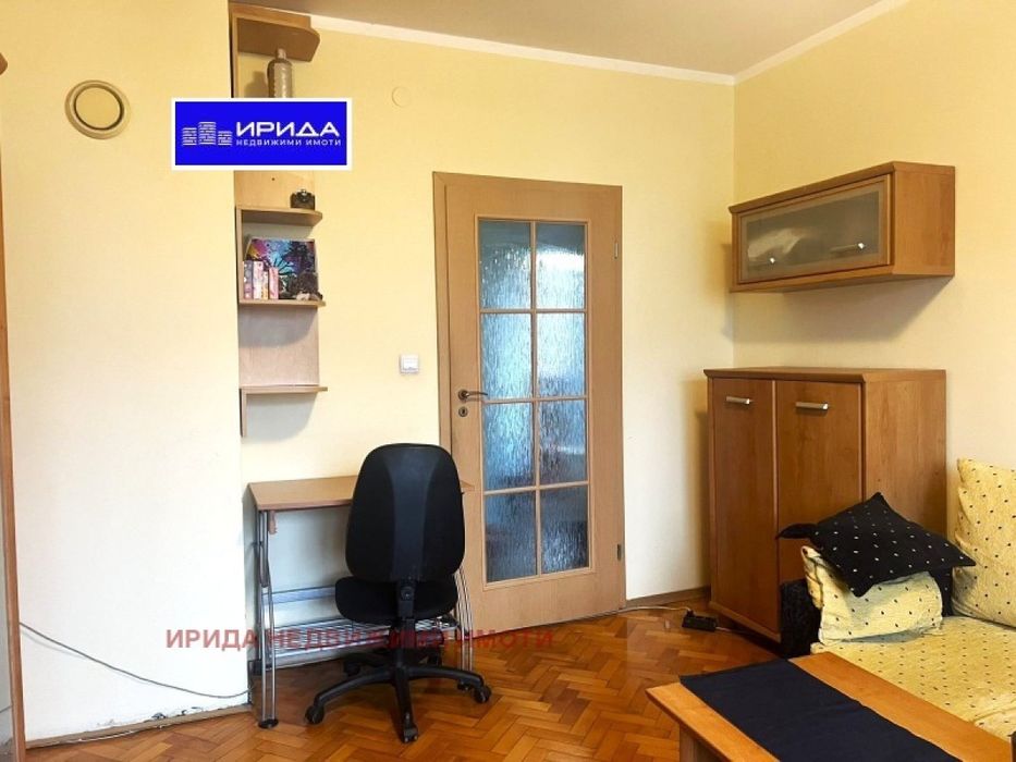 Тристаен апартамент в Бъкстон