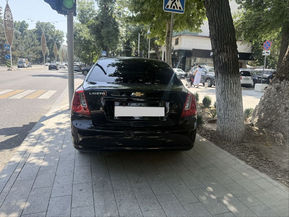 Gentra qora bez lyuk boshqa hamma narsasi bor