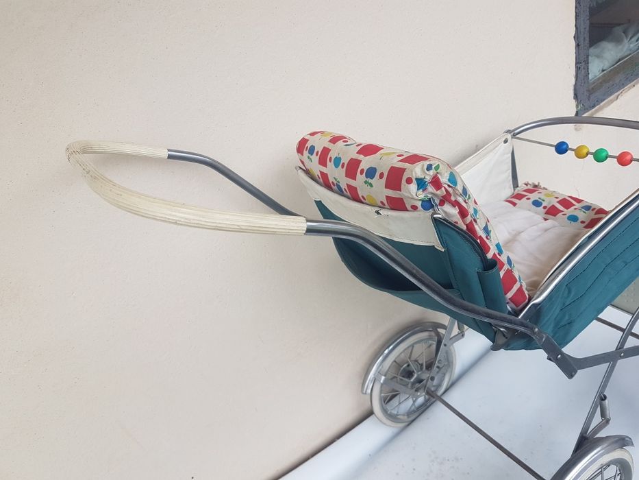 Carucior papusi vechi,vintage.