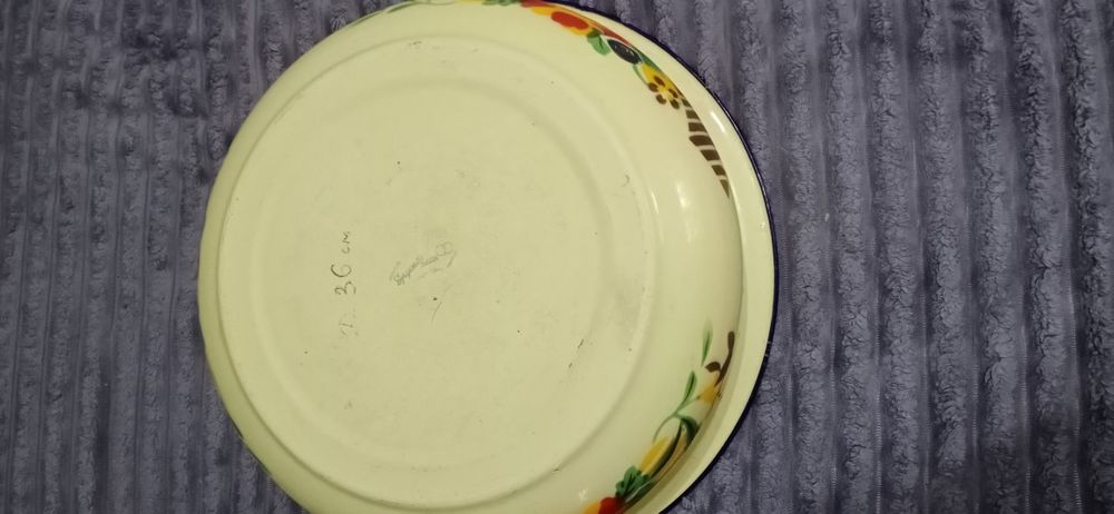 Тазы и чашки эмалированные