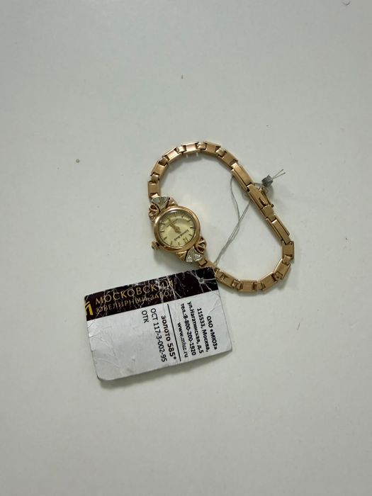 Продам золотые женские часы