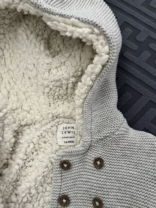 Топла бебешка жилетка