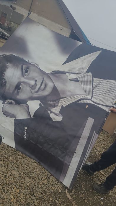 Poster cu Frank Sinatra 250/250 cm.   400 lei
