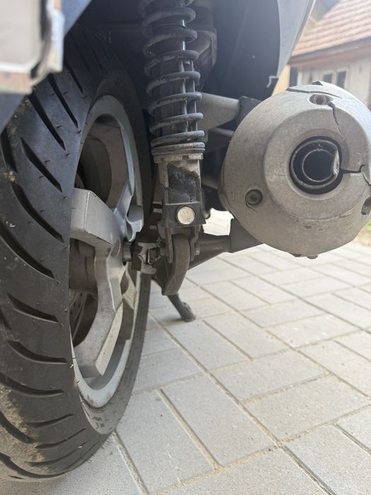 Vand scuter Peugeot 125(se poate conduce cu cat B)