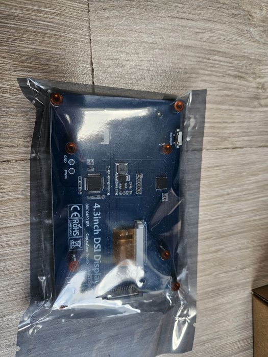 Raspberry pi 3B + adaptor original + display 4.3 inch DSI + radiator