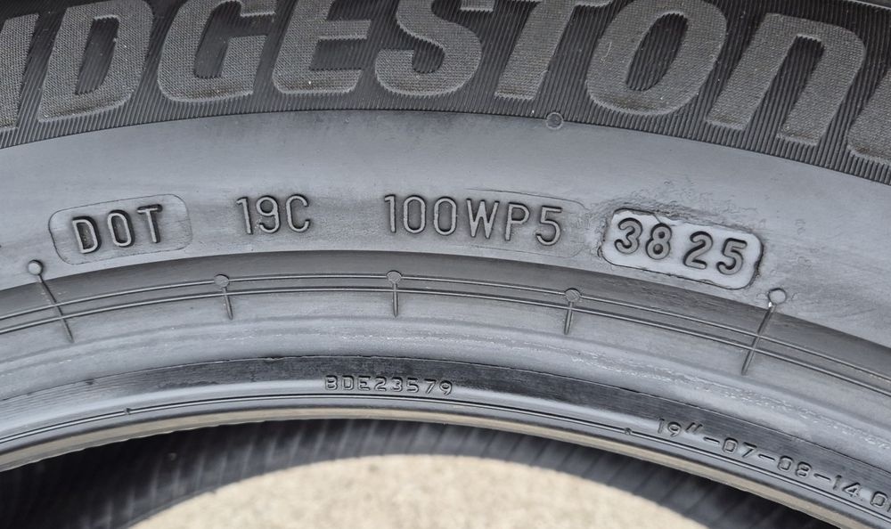 O bucată 225/55 R19 M+S iarnă - una Bridgestone