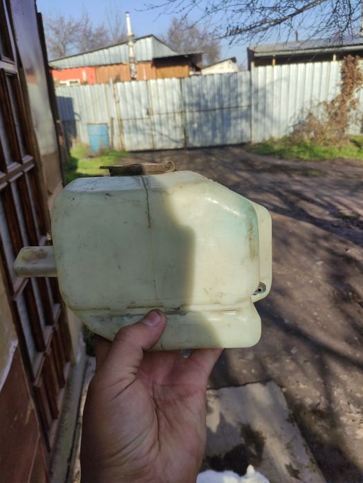 Продам бочек омывателя на BMW E30