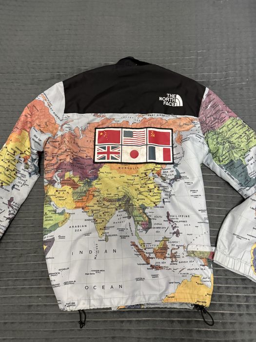 Продам ветровку The North Face (tnf)