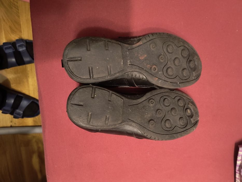 Vând pantofi sport mărimea 40