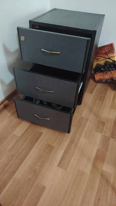 Șifonier,   masa extensibila  6 pers, rollbox pt birou.