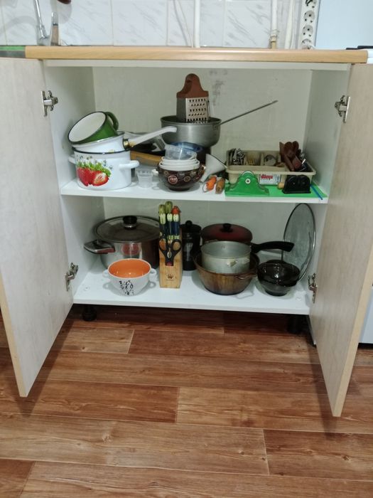Тумбочка с полками