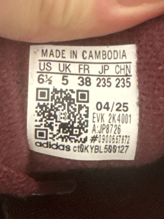 Vând adidas aproape noi