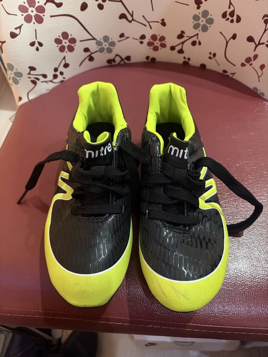 Детски футболни обувки