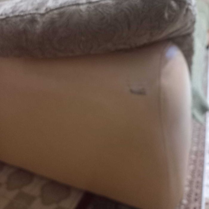 Угловой диван и кресло