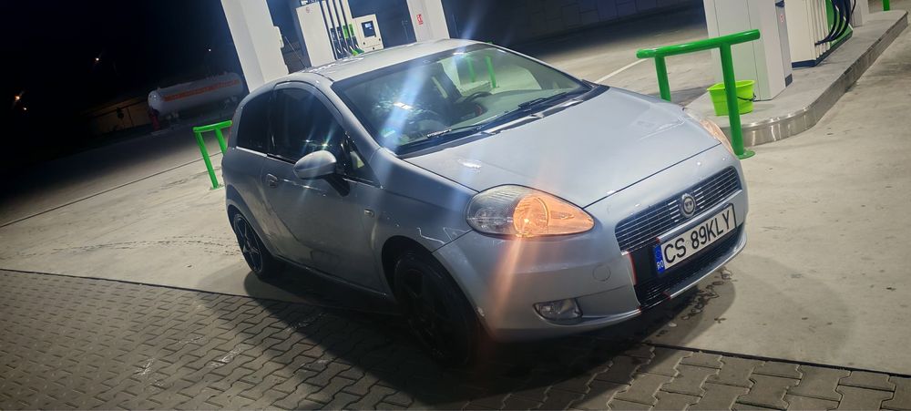 Vand pentru dezmembrat fiat grande punto 1.4 benzina