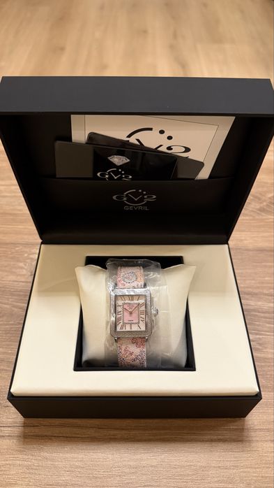 Швейцарски дамски часовник с диаманти Gevril