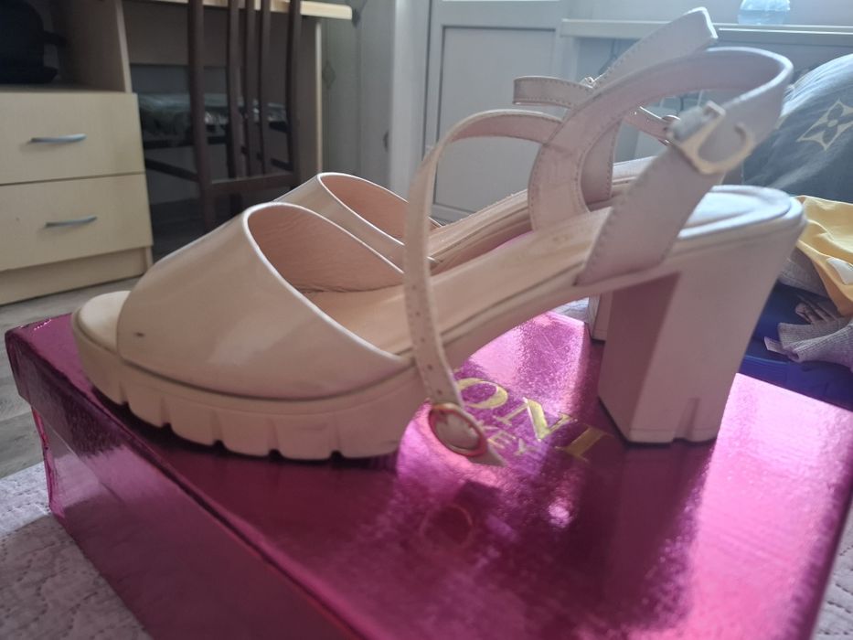 Продам Обувь женскую