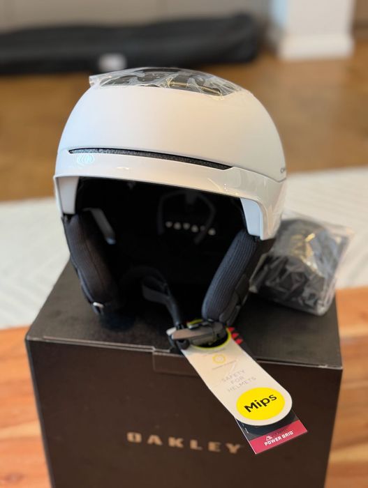 Дамска ски/сноуборд каска Oakley MOD5 – НОВА, размер M