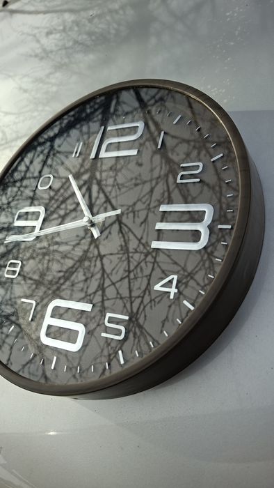 Нов стенен часовник