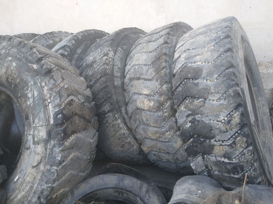 Продам шины погрузчика и  для кран