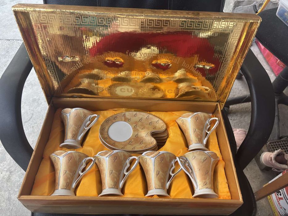 Чисто нов  комплект за кафе и чай