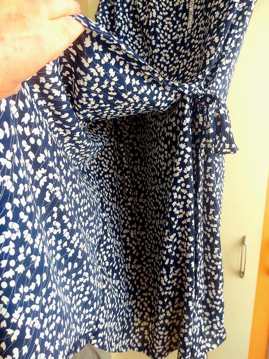 Нова рокля  с цип отзад,поплата леко асиметрича отпред