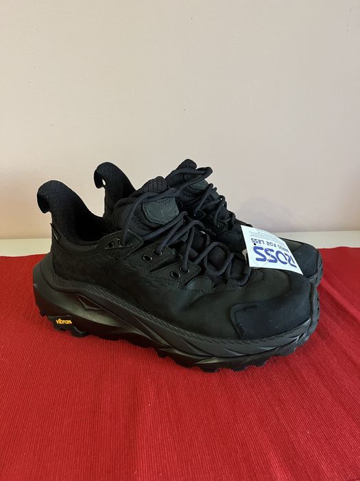 Черные кроссовки Hoka