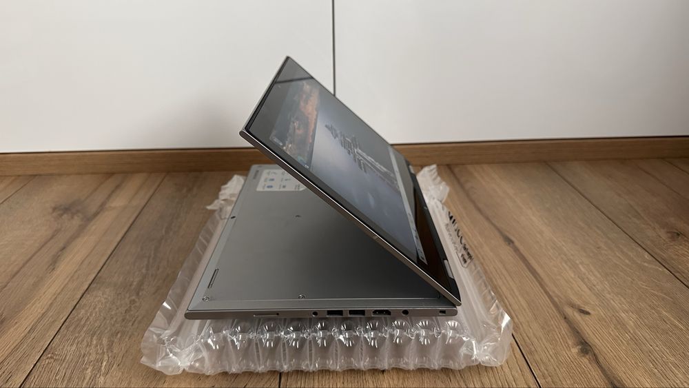 Лаптоп / Таблет  Dell Inspiran 7359 2-in-1 Тъч Intel i5-6200u 8GB RAM 275GB SSD Windows 10/ + Посалка
