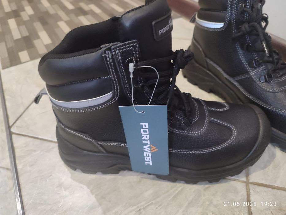 Продам рабочие спец ботинки