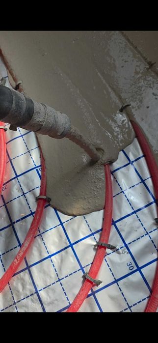 Sapa autonivelanta pe baza de ipsos (anhidrida)pentru incalzire in pardoseala si tencuieli mecanizate .