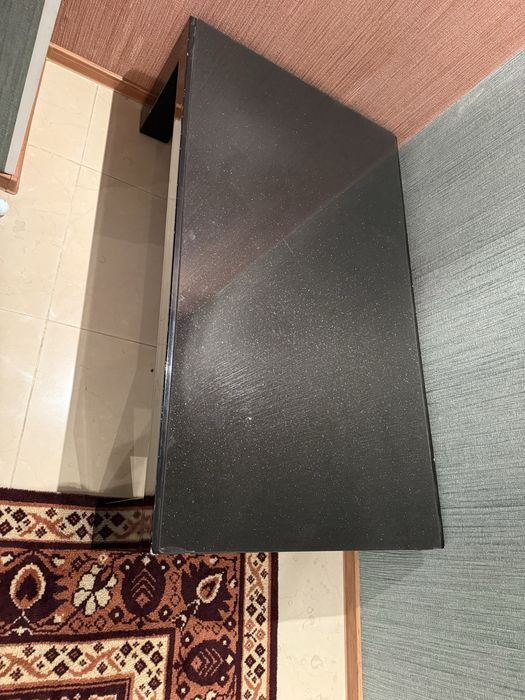 Stol jurnalnii steklo podemnoe