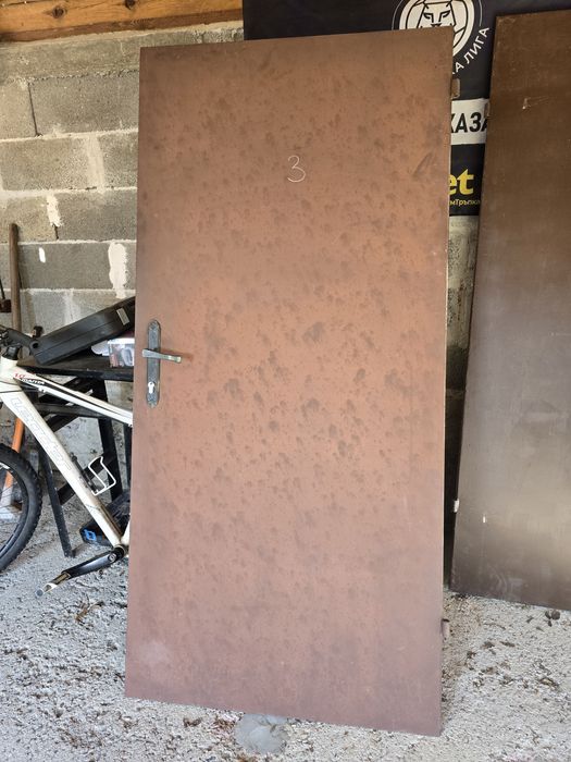 Метални масивни врати