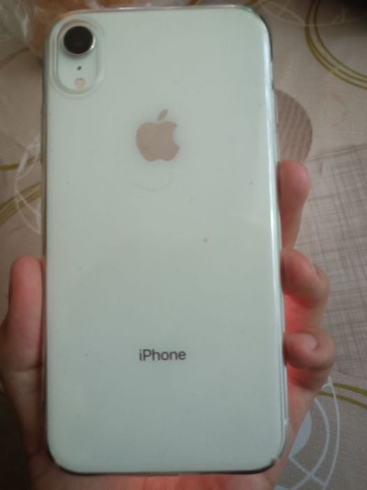 Iphone Xr sotiladi 128 talik oq