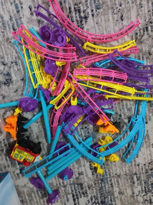 продам конструктор поезд и Американские горки, б/у