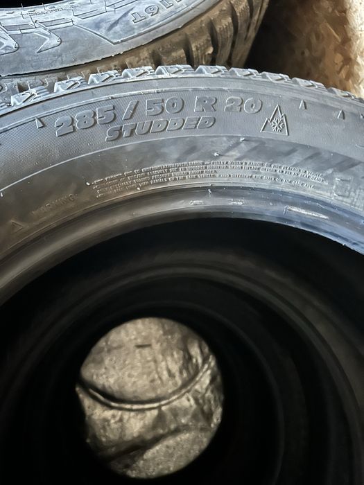 Продам шины шипованные