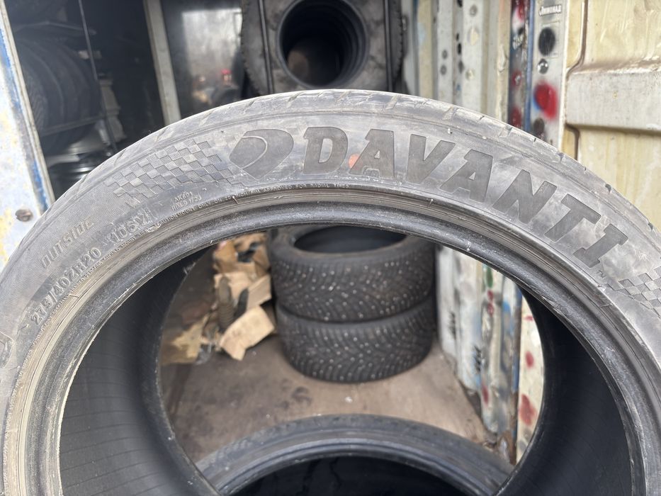 Продам комплект шин 275/40 R20