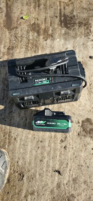 Incarcator 4 posturi si acumulator 8 ah hikoki