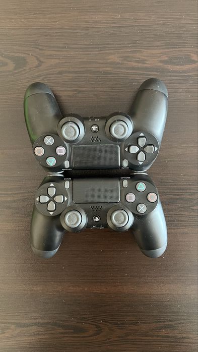 Playstation 4 + 2 контролера