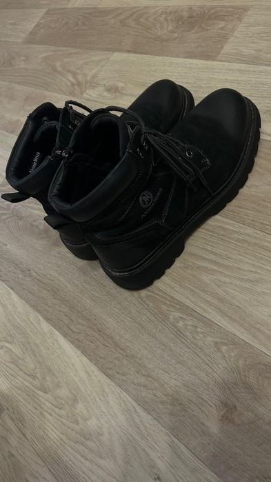 Продам ботинки...