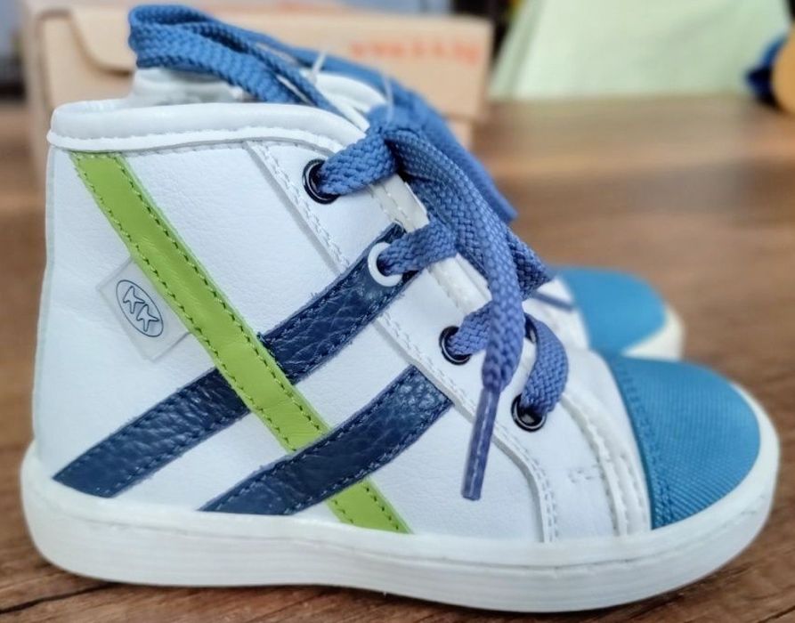 Чисто нови бебешки обувки/маратонки/пантофи/ботуши