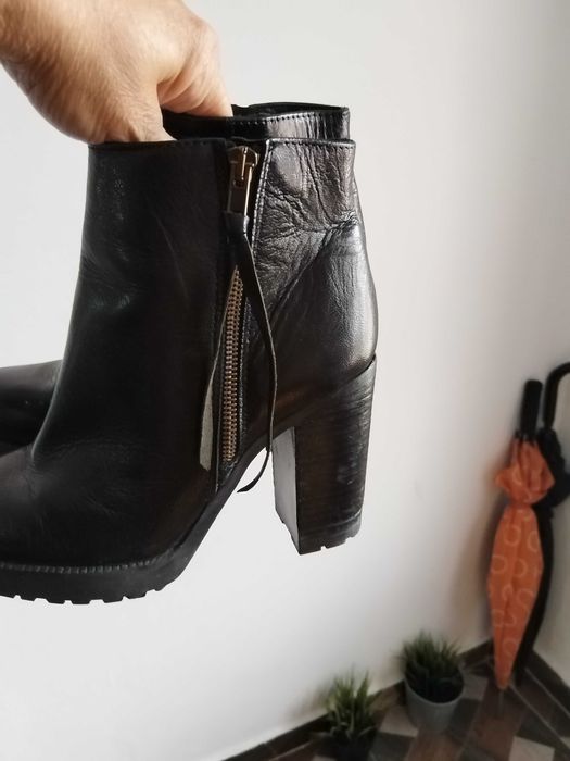 Încălțăminte de damă aproape noi