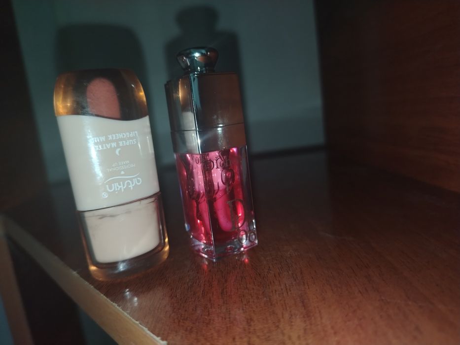 Косметика помада, блеск, хайлайтер