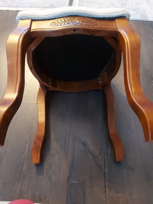 Scăunel lemn masiv retro ,model Ludovic XV