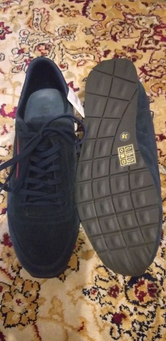 Кроссовки новые 38 размера